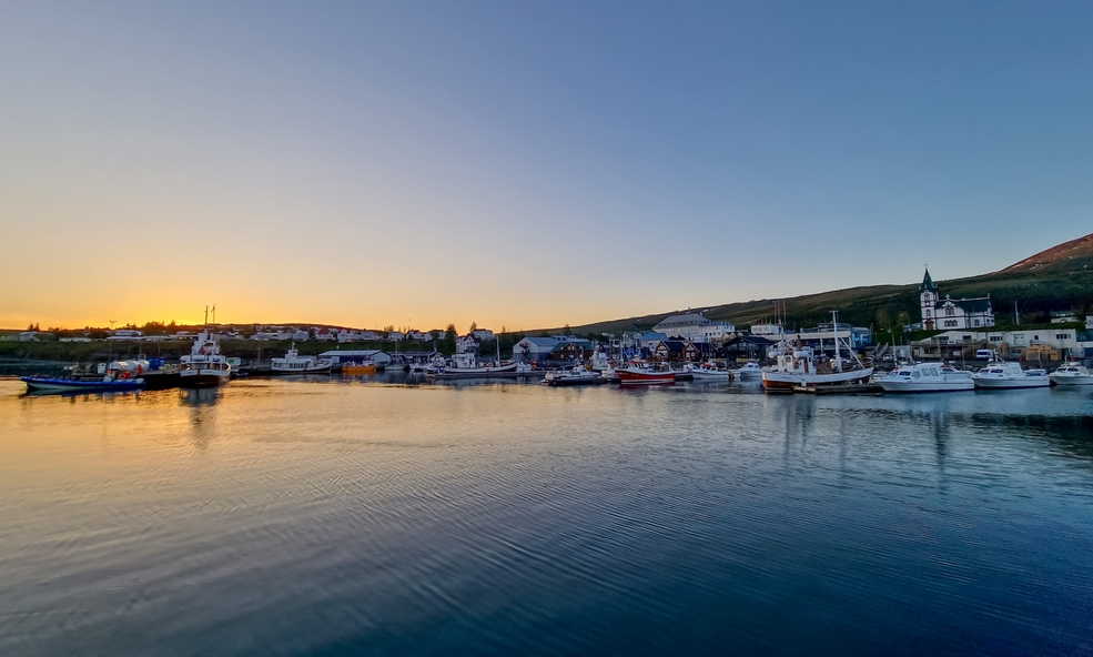 Husavik_Mitternachtssonne_slider_1732708798.jpg