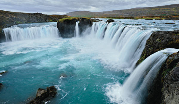 Tagesausflüge ab Akureyri und See Mývatn im Sommer